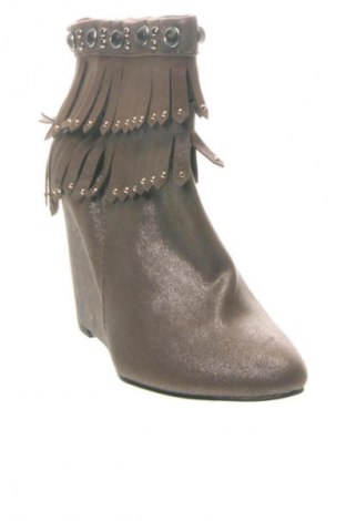 Дамски боти Unbranded, Размер 38, Цвят Бежов, Цена 22,49 €