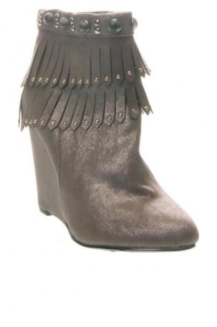 Дамски боти Unbranded, Размер 37, Цвят Бежов, Цена 22,49 €