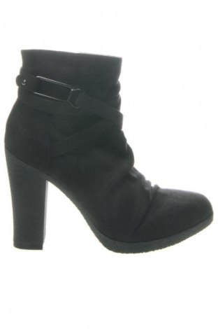 Дамски боти Unbranded, Размер 38, Цвят Черен, Цена 23,00 €