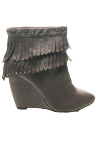 Дамски боти Unbranded, Размер 39, Цвят Бежов, Цена 24,54 €