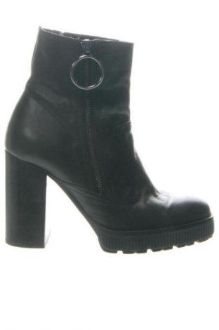 Дамски боти Zara, Размер 36, Цвят Черен, Цена 36,81 €