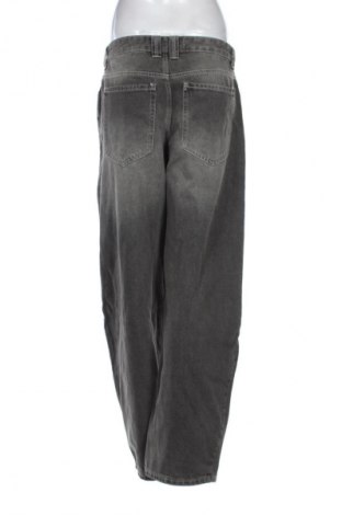 Дамски дънки Bershka, Размер L, Цвят Сив, Цена 17,38 €