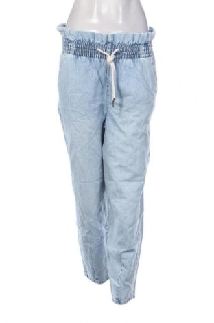 Γυναικείο Τζίν Bershka, Μέγεθος S, Χρώμα Μπλέ, Τιμή 5,99 €