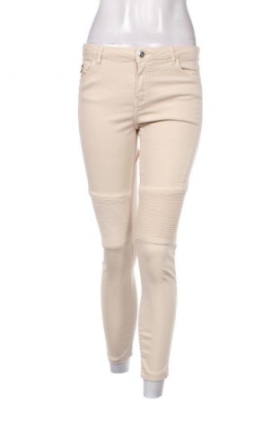 Дамски дънки Bershka, Размер S, Цвят Бежов, Цена 15,33 €