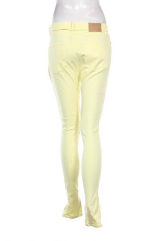 Blugi de femei French Connection, Mărime M, Culoare Galben, Preț 127,56 Lei