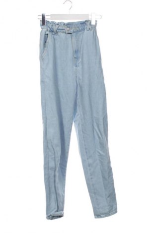 Γυναικείο Τζίν Stradivarius, Μέγεθος XS, Χρώμα Μπλέ, Τιμή 8,99 €