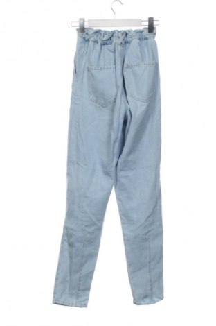 Γυναικείο Τζίν Stradivarius, Μέγεθος XS, Χρώμα Μπλέ, Τιμή 8,99 €