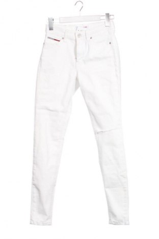 Дамски дънки Tommy Jeans, Размер S, Цвят Бял, Цена 94,58 €, #135401537