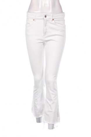 Blugi de femei Zara, Mărime M, Culoare Alb, Preț 30,99 Lei