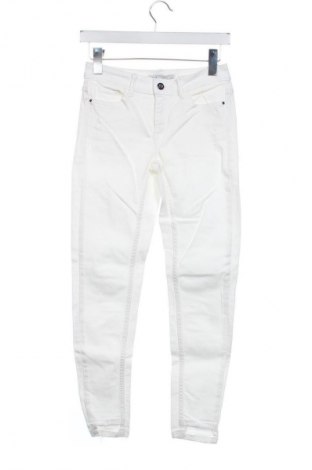 Blugi de femei Zara, Mărime S, Culoare Alb, Preț 48,99 Lei