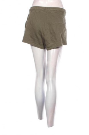 Γυναικείο κοντό παντελόνι Bershka, Μέγεθος M, Χρώμα Πράσινο, Τιμή 9,78 €