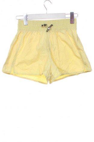 Pantaloni scurți de femei Bershka, Mărime XXS, Culoare Galben, Preț 34,99 Lei