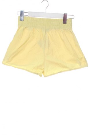 Pantaloni scurți de femei Bershka, Mărime XXS, Culoare Galben, Preț 34,99 Lei