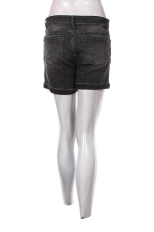 Дамски къс панталон C.O.J., Размер M, Цвят Черен, Цена 2,04 €