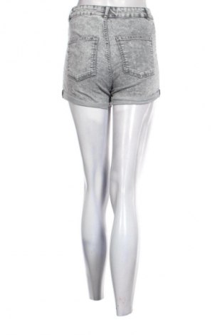 Дамски къс панталон H&M Divided, Размер M, Цвят Сив, Цена 4,13 €