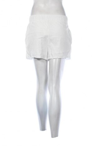 Дамски къс панталон SHEIN, Размер M, Цвят Бял, Цена 7,37 €