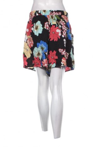Γυναικείο κοντό παντελόνι Unbranded, Μέγεθος XL, Χρώμα Πολύχρωμο, Τιμή 8,00 €