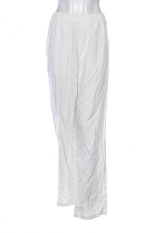 Damenhose Bershka, Größe M, Farbe Weiß, Preis 21,99 €