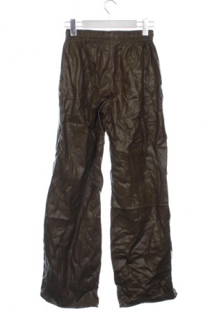 Pantaloni de femei Bershka, Mărime XS, Culoare Verde, Preț 23,99 Lei