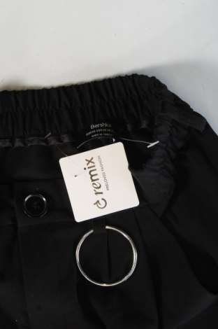 Дамски панталон Bershka, Размер XS, Цвят Черен, Цена 10,22 €