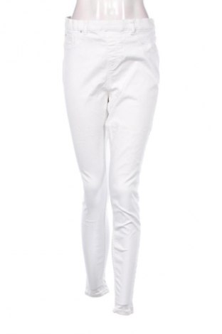 Дамски панталон New Look, Размер L, Цвят Бял, Цена 12,78 €