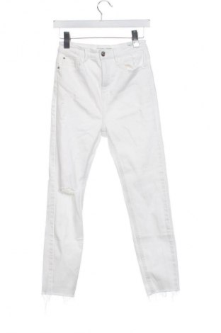 Γυναικείο παντελόνι Stradivarius, Μέγεθος S, Χρώμα Λευκό, Τιμή 12,99 €
