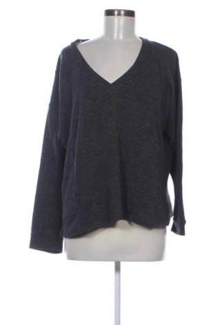 Dámský svetr Bershka, Velikost M, Barva Šedá, Cena  99,00 Kč