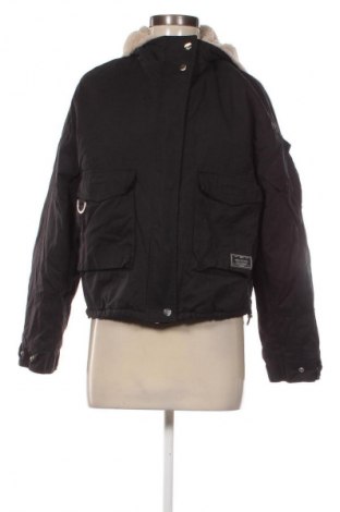 Dámská bunda  Bershka, Velikost S, Barva Černá, Cena  269,00 Kč