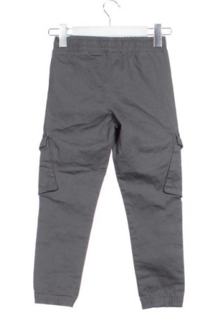 Παιδικό παντελόνι Unbranded, Μέγεθος 5-6y/ 116-122 εκ., Χρώμα Γκρί, Τιμή 12,40 €