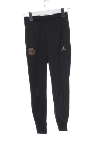 Детско спортно долнище Air Jordan Nike, Размер 8-9y/ 134-140 см, Цвят Черен, Цена 28,12 €