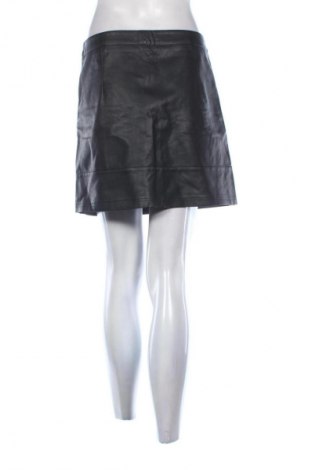 Кожена пола Sinsay, Размер M, Цвят Черен, Цена 7,85 €