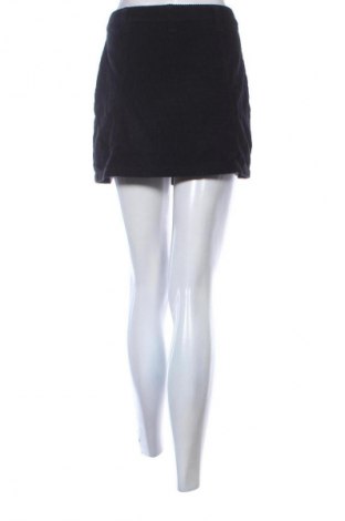 Пола Bershka, Размер S, Цвят Черен, Цена 2,04 €