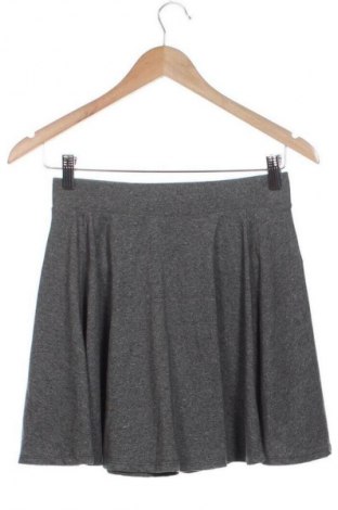 Пола Clockhouse, Размер XS, Цвят Сив, Цена 6,64 €