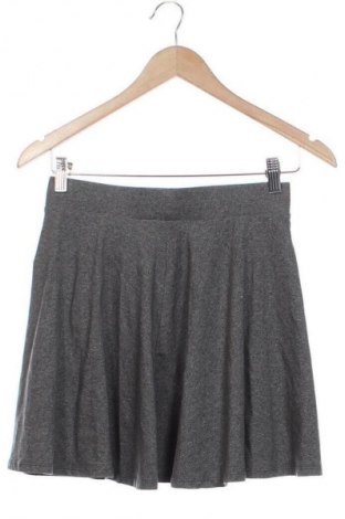 Пола Clockhouse, Размер XS, Цвят Сив, Цена 6,64 €