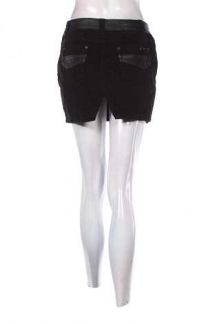 Пола ONLY, Размер M, Цвят Черен, Цена 5,11 €