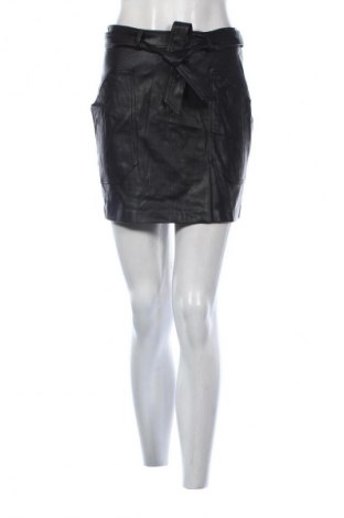 Пола Pull&Bear, Размер M, Цвят Черен, Цена 7,15 €