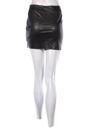 Пола Zara, Размер S, Цвят Черен, Цена 10,00 €