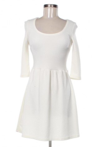 Рокля Bershka, Размер S, Цвят Бял, Цена 14,31 €