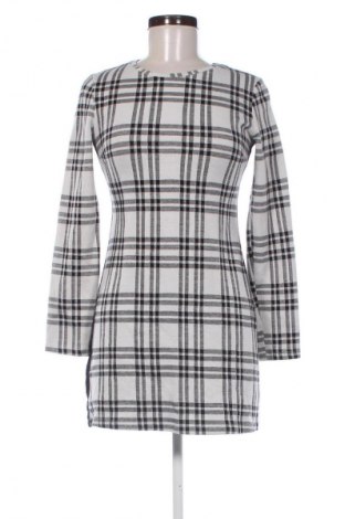 Рокля Bershka, Размер S, Цвят Многоцветен, Цена 10,73 €