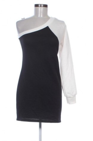 Рокля Boohoo, Размер M, Цвят Многоцветен, Цена 16,16 €