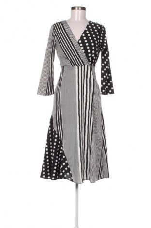 Рокля Boohoo, Размер XS, Цвят Многоцветен, Цена 10,73 €