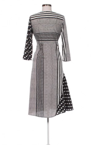 Рокля Boohoo, Размер XS, Цвят Многоцветен, Цена 10,73 €