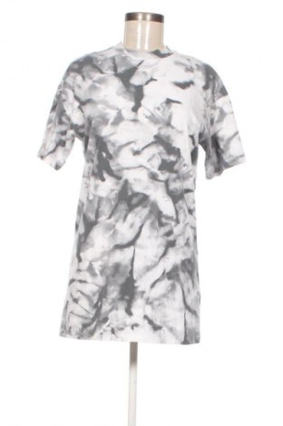 Рокля Calvin Klein Jeans, Размер XS, Цвят Многоцветен, Цена 35,27 €