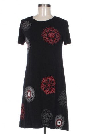 Рокля Desigual, Размер S, Цвят Черен, Цена 42,43 €