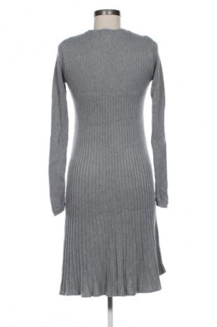 Šaty  Edited, Velikost M, Barva Šedá, Cena  699,00 Kč