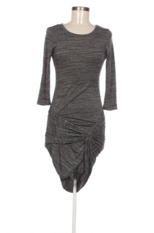 Рокля Gina Tricot, Размер S, Цвят Многоцветен, Цена 10,73 €