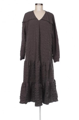 Рокля Monki, Размер L, Цвят Сив, Цена 11,24 €