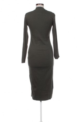 Рокля Pull&Bear, Размер XL, Цвят Зелен, Цена 18,91 €