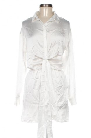 Φόρεμα Pull&Bear, Μέγεθος M, Χρώμα Λευκό, Τιμή 7,99 €