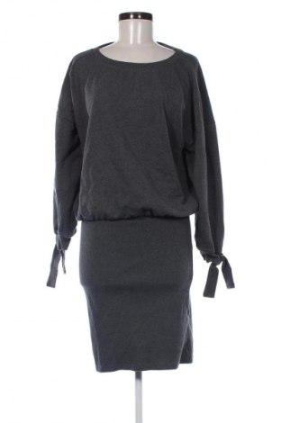 Рокля Reserved, Размер M, Цвят Сив, Цена 15,83 €